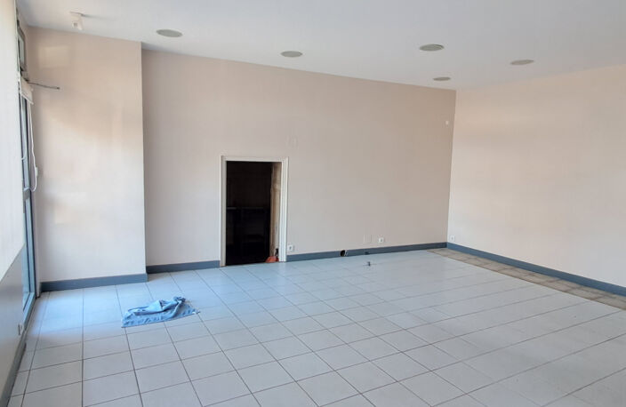 À VENDRE - IMMEUBLE DE RAPPORT - ST HIPPOLYTE DU FORT — photo 3