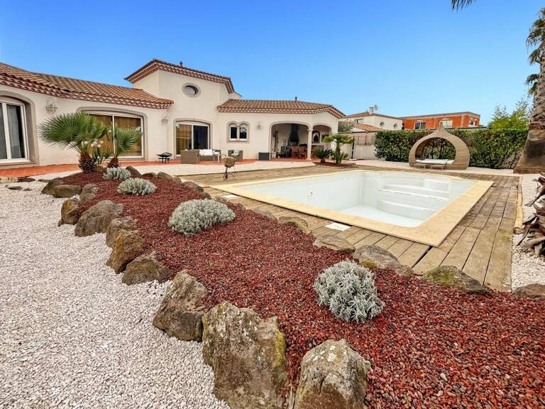 Villa T5 avec piscine proche de la plage — photo 1