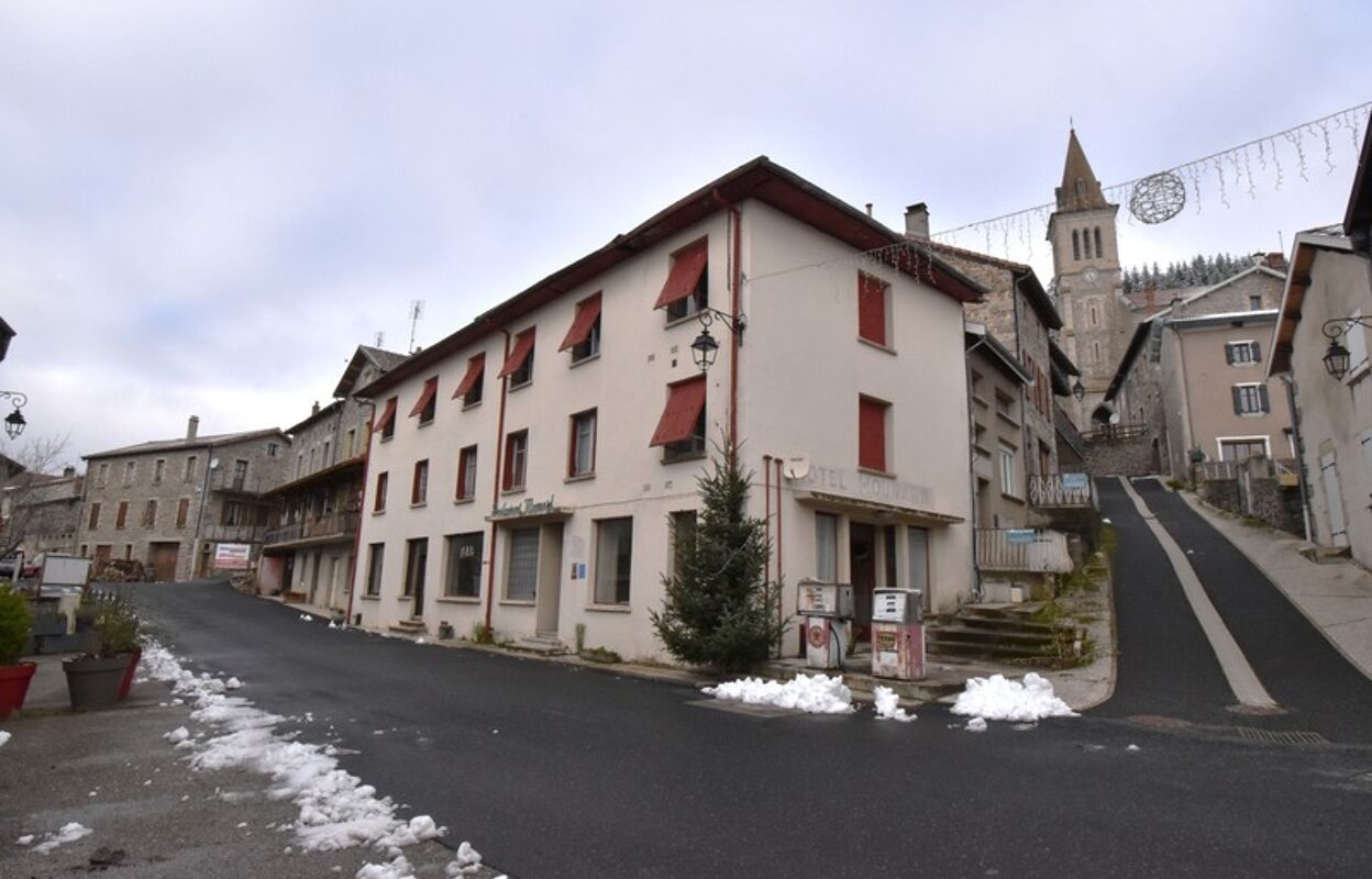 maison 10 pièces 390 m2 à vendre à Rochepaule (07320)