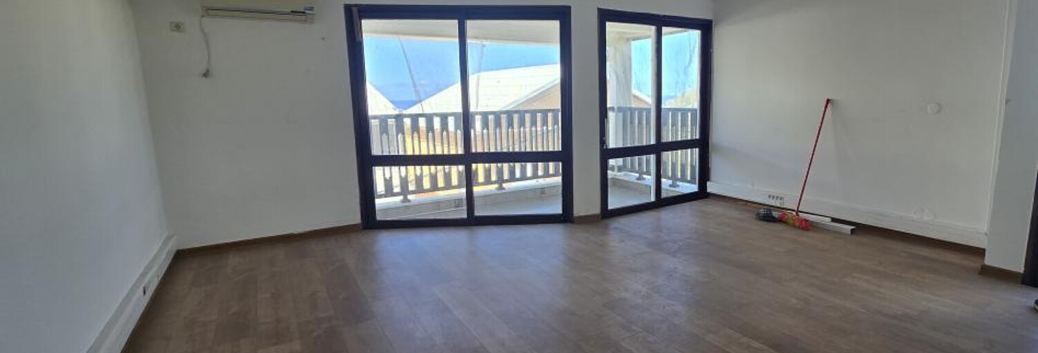 Bureau  340 m² à louer à Saint-Pierre (97410)