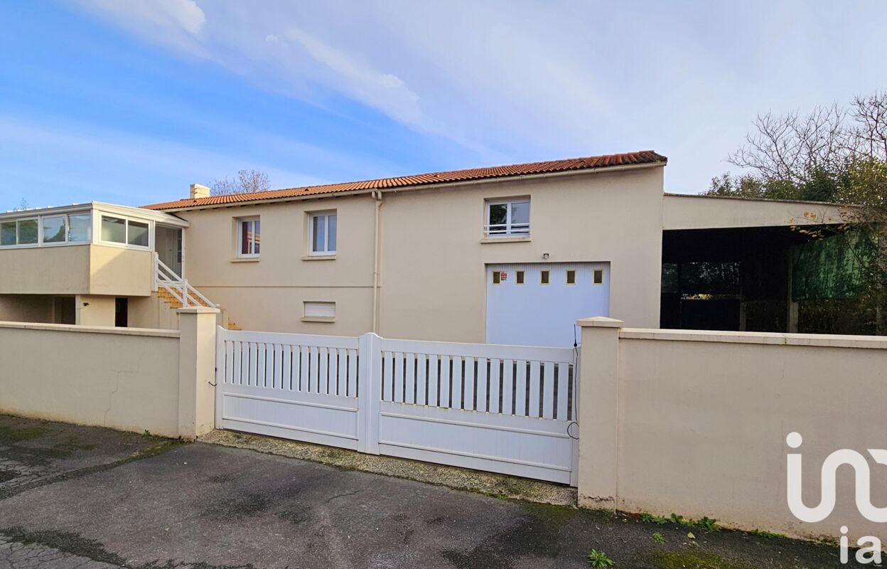 maison 7 pièces 169 m2 à vendre à Chantonnay (85110)