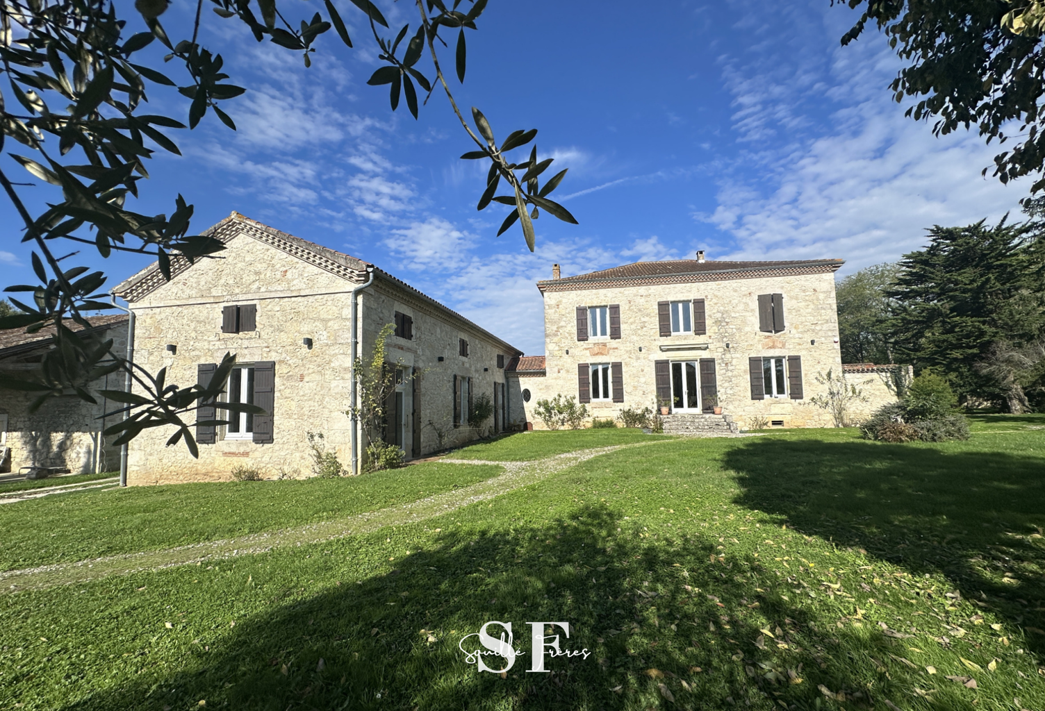 NORD AGEN - ENSEMBLE IMMOBILIER AVEC 100 HA DE TERRES — photo 1