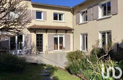 maison 7 pièces 254 m2 à vendre à Chalais (16210)