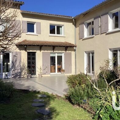 Maison 7 pièces 254 m²