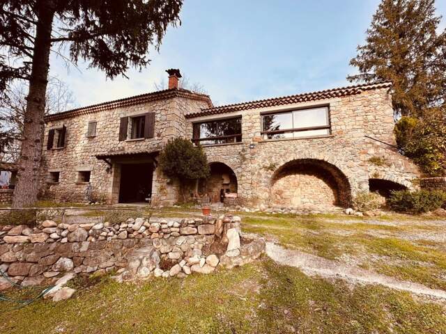 Mas en pierre à vendre — photo du bien