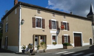 Commerce 9 Pièces 228 m² à vendre à Terres-de-Haute-Charente (16270)