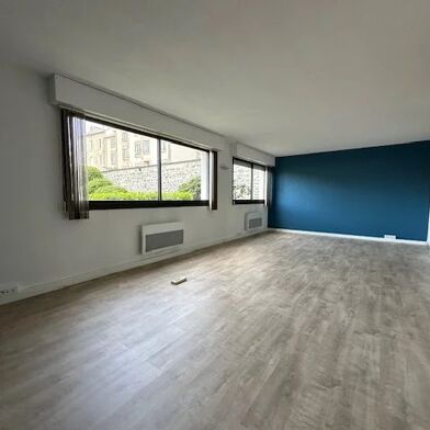 Commerce 2 pièces 810 €