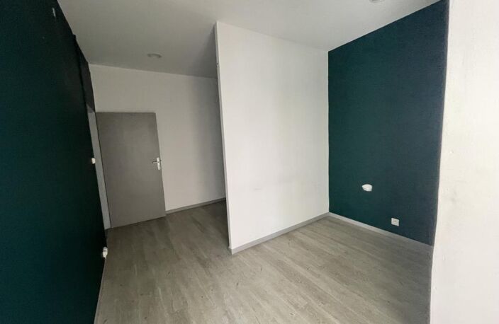 Local professionnel de 90 m2 au centre ville de Saint André — photo 3