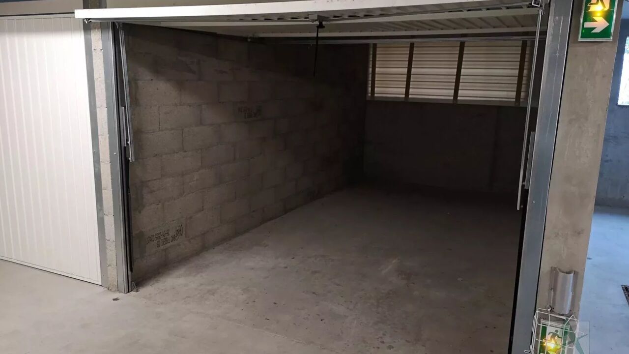 garage  pièces 13 m2 à louer à Chambéry (73000)