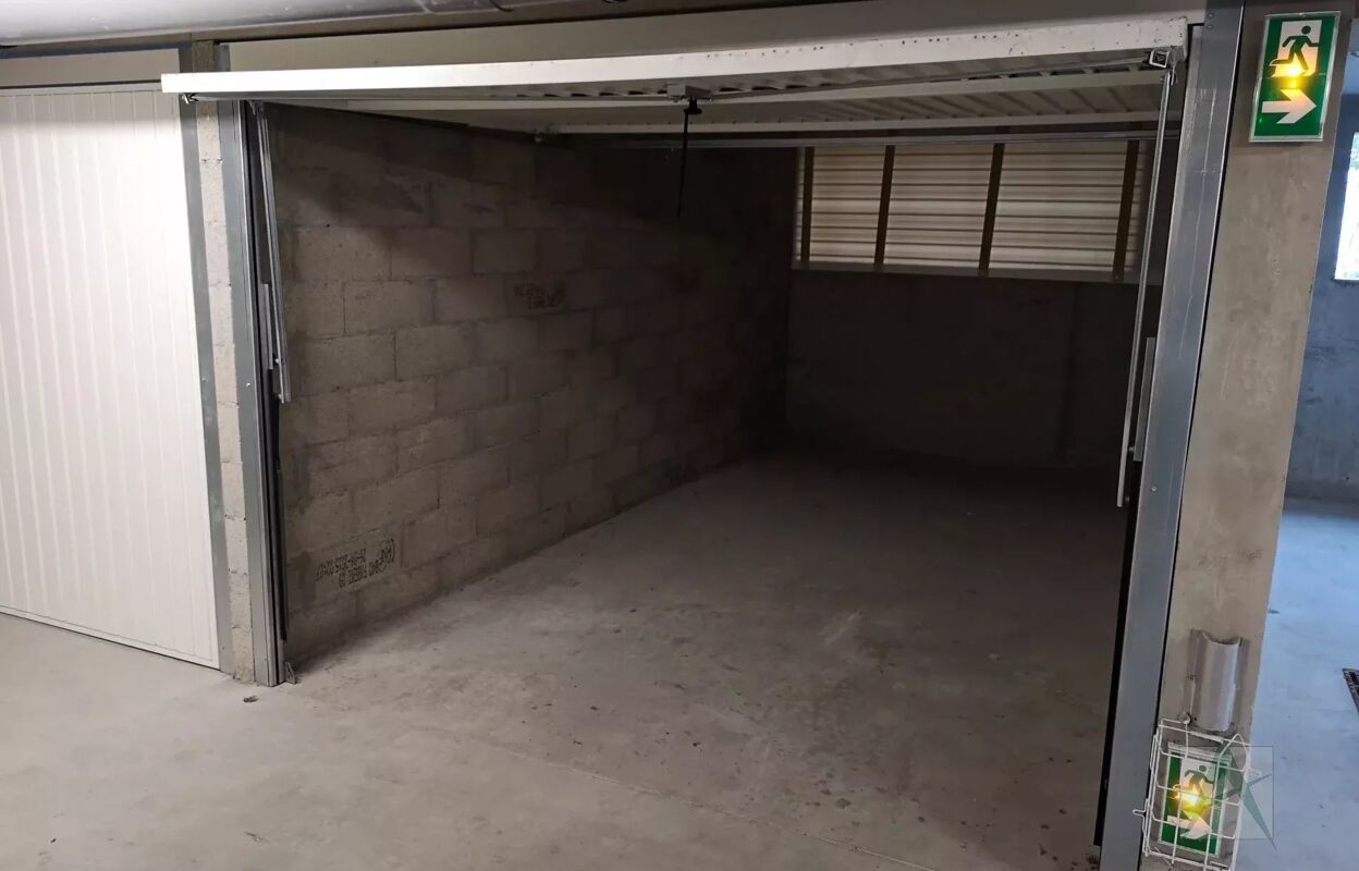 garage  pièces 13 m2 à louer à Chambéry (73000)