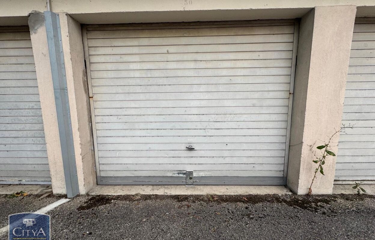 garage  pièces  m2 à vendre à Chambéry (73000)