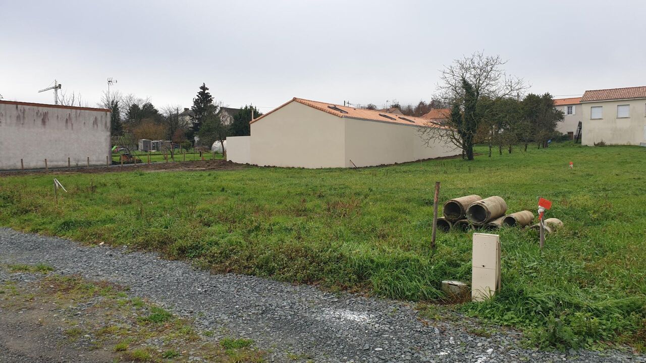 terrain  pièces 275 m2 à vendre à Chantonnay (85110)