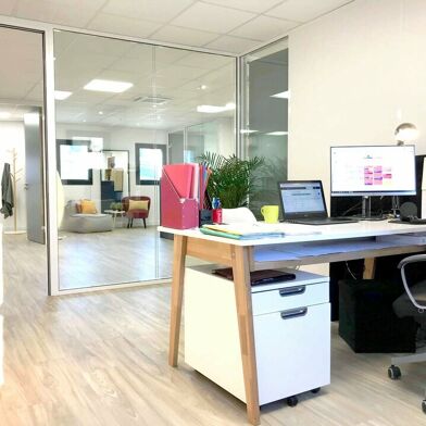 Bureau  2437 €