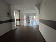 A LOUER - LOCAL COMMERCIAL - SECTEUR GARE — photo 2