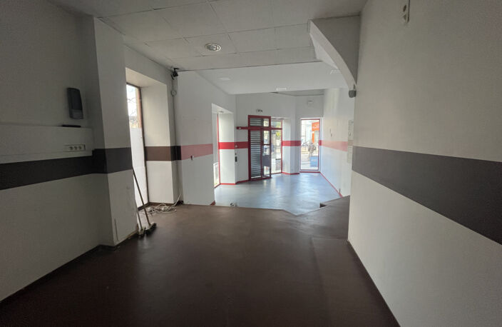 A LOUER - LOCAL COMMERCIAL - SECTEUR GARE — photo 2