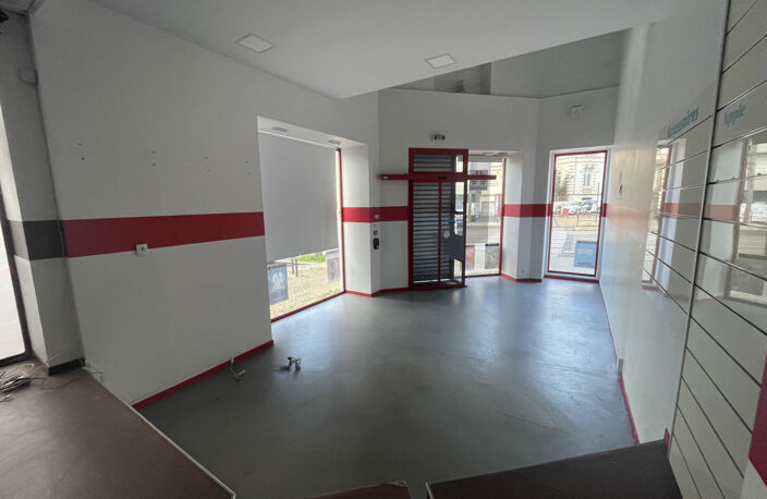 A LOUER - LOCAL COMMERCIAL - SECTEUR GARE — photo 3