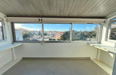 Superbe T3 traversant avec loggia et place de parking — photo du bien
