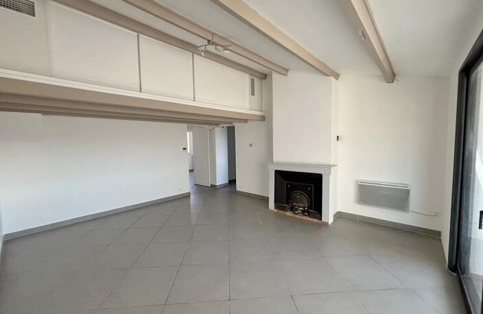 Superbe T3 traversant avec loggia et place de parking — photo 2
