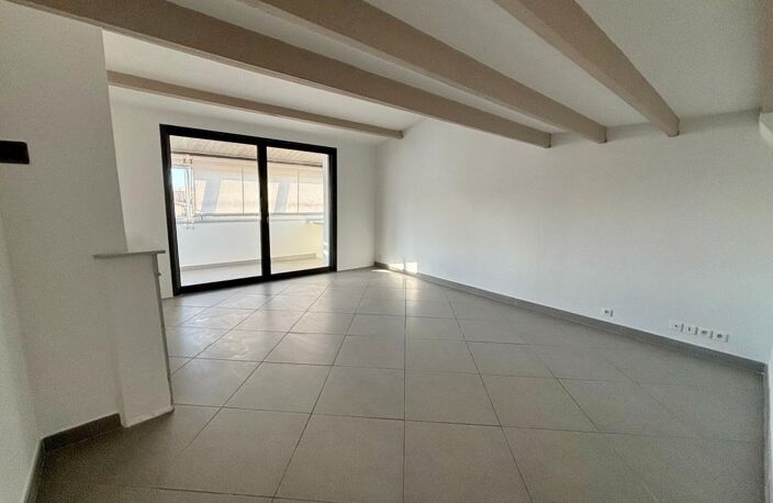 Superbe T3 traversant avec loggia et place de parking — photo 3