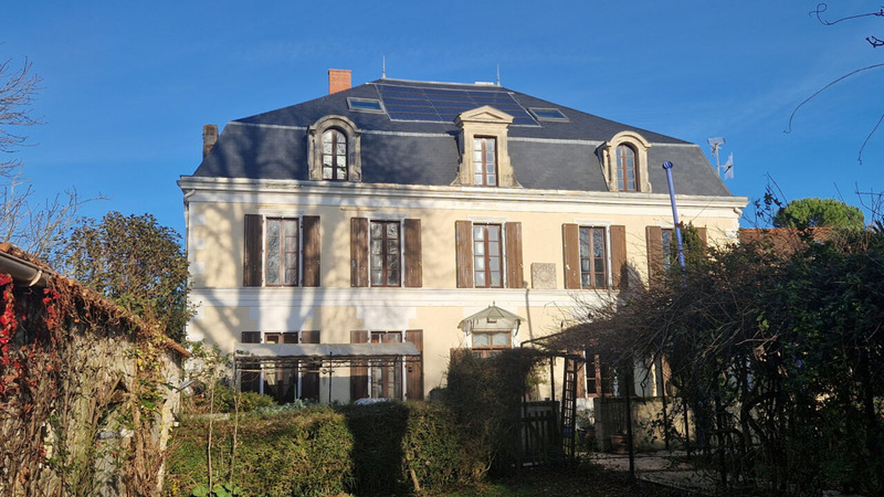 maison 11 pièces 340 m2 à vendre à Surgères (17700)