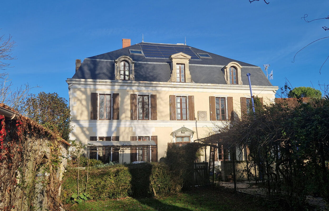 maison 11 pièces 340 m2 à vendre à Surgères (17700)