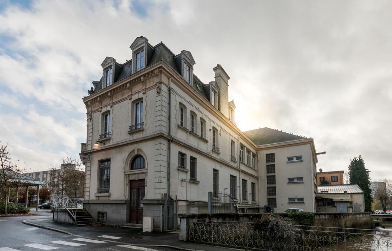 bureau 17 pièces 451 m2 à vendre à L'Aigle (61300)