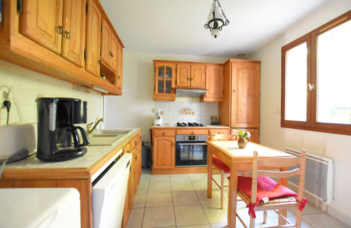 78690 LES ESSARTS LE ROI   Belle maison de 5 pièces sur un a — photo 5