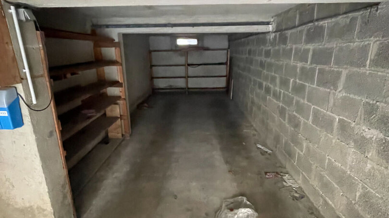 garage  pièces 30 m2 à louer à Marseille 6 (13006)