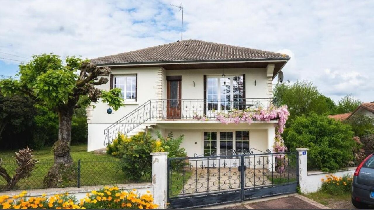 maison 5 pièces 157 m2 à vendre à Ruffec (16700)