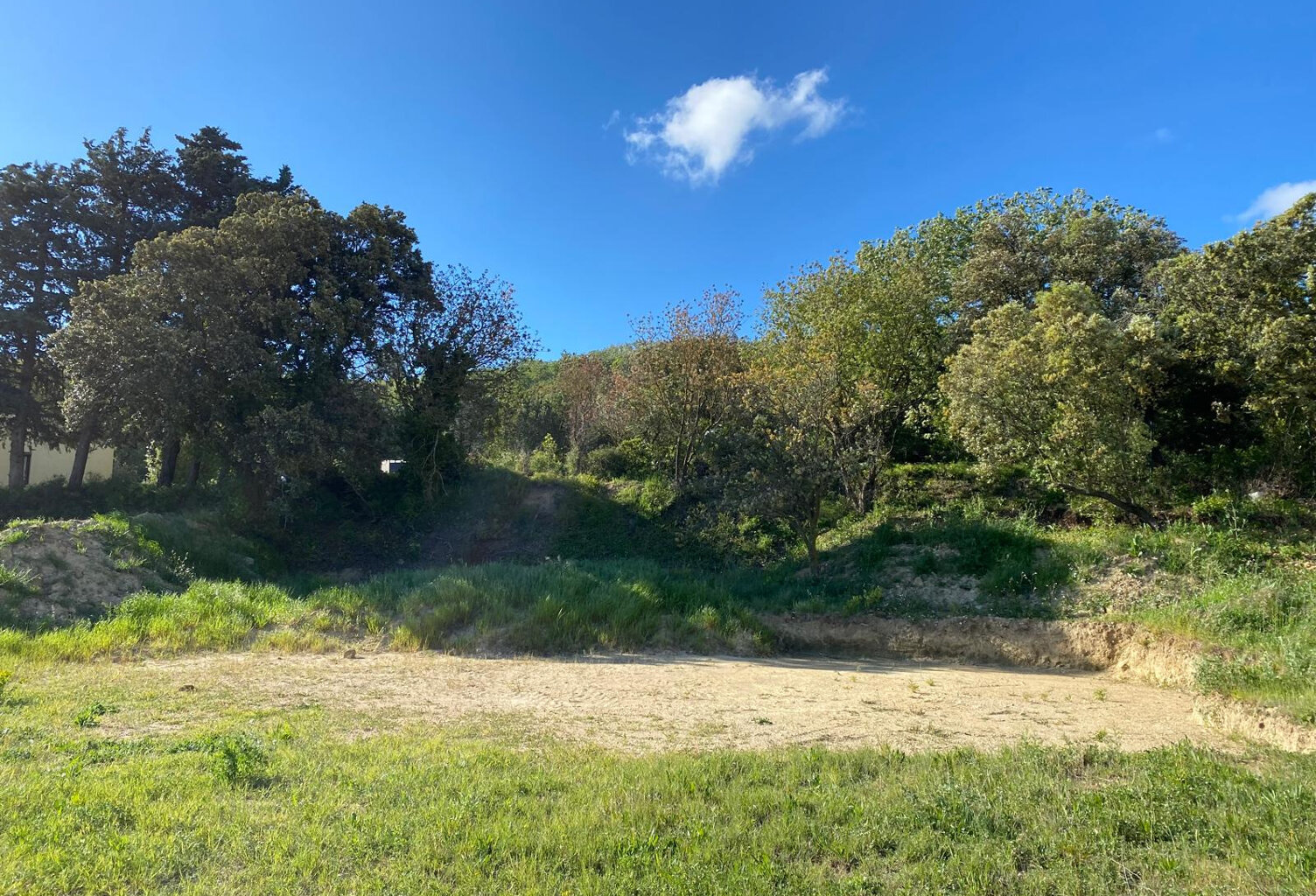 À vendre : Terrain constructible à Entraigues   Lotissement — photo 1
