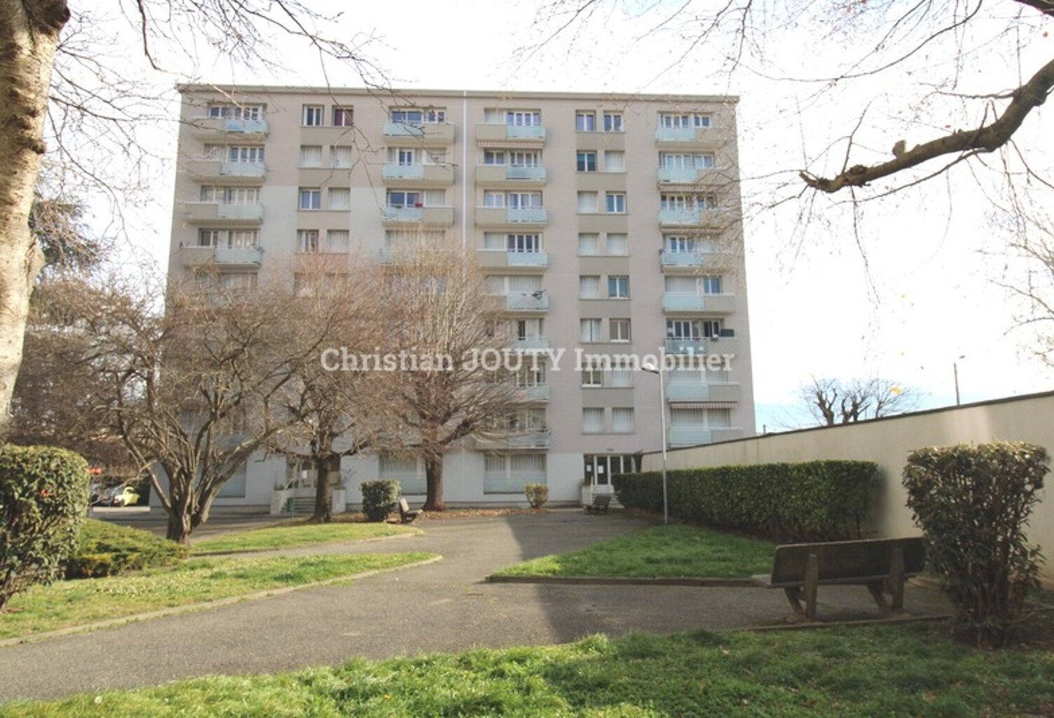 F4 — photo 1