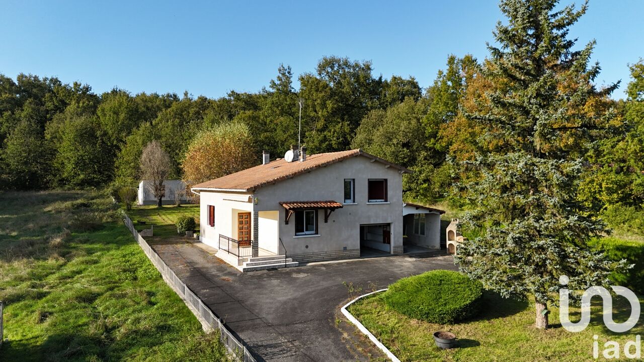 maison 4 pièces 93 m2 à vendre à Roullet-Saint-Estèphe (16440)