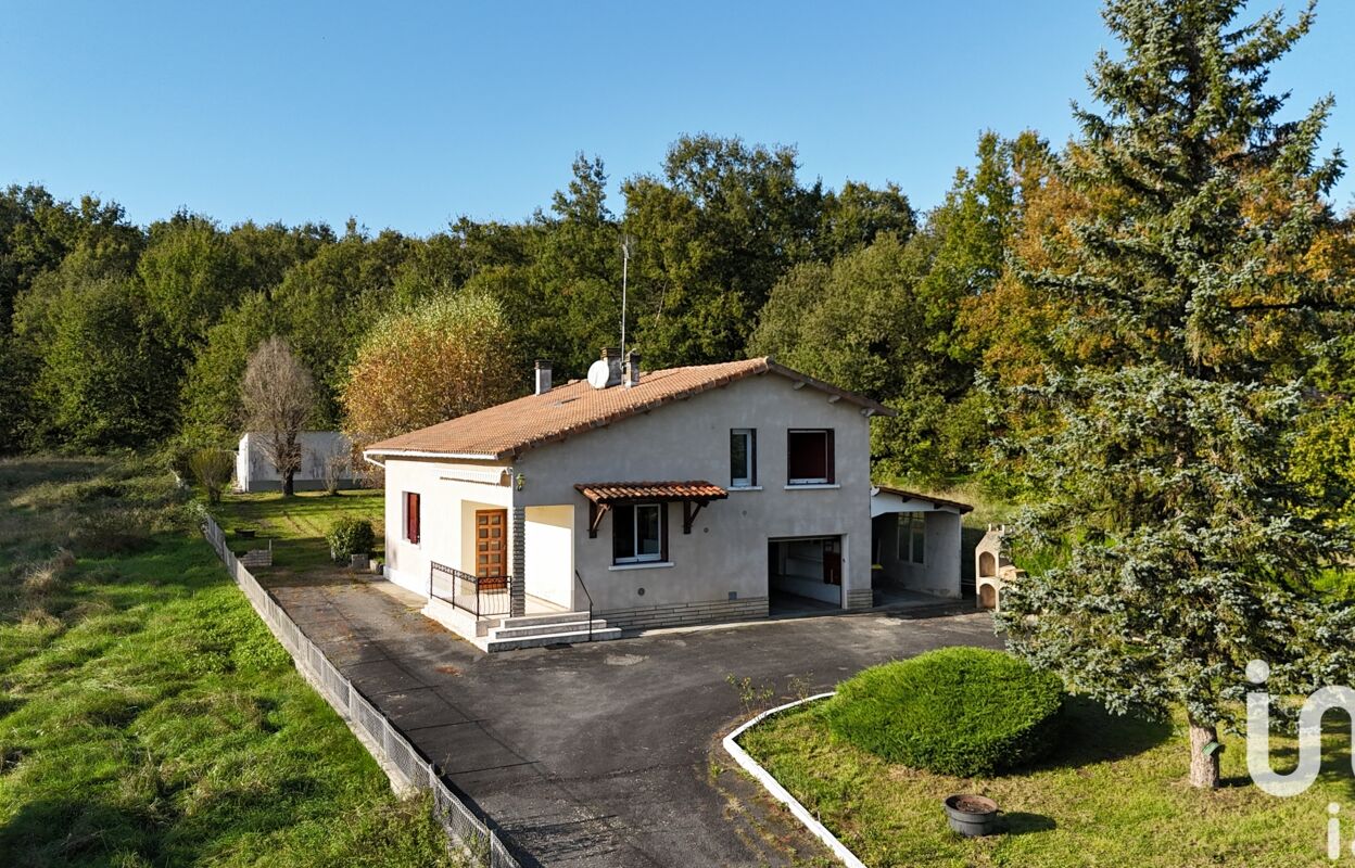 maison 4 pièces 93 m2 à vendre à Roullet-Saint-Estèphe (16440)