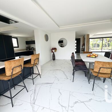 Maison 8 pièces 210 m²