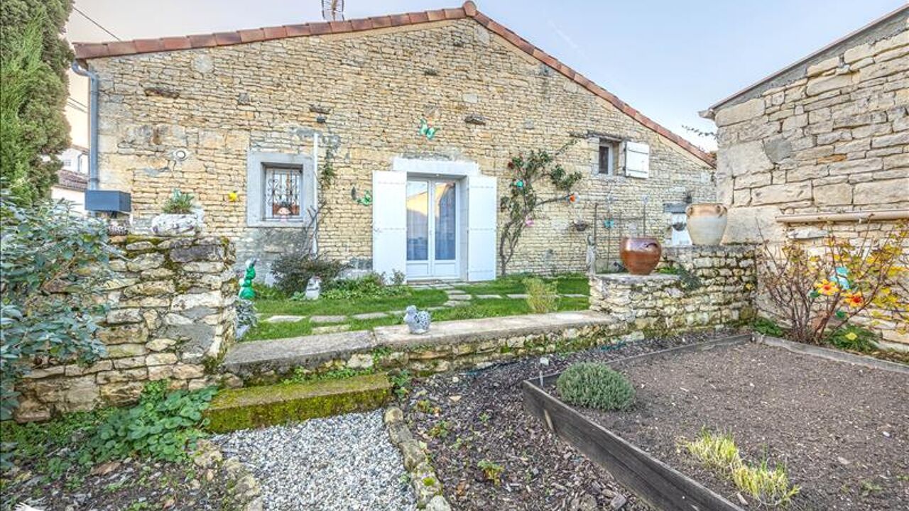 maison 7 pièces 132 m2 à vendre à Saint-Saturnin-du-Bois (17700)