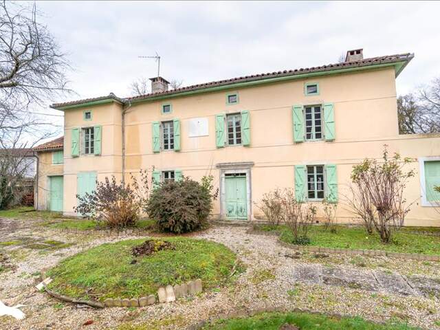 Maison de bourg de 7 pièces principales — photo du bien