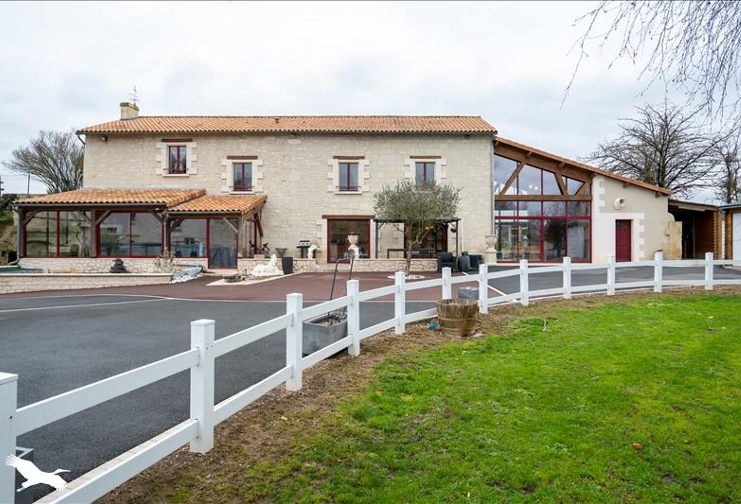 Maison en pierre de 7 pièces principales — photo 1