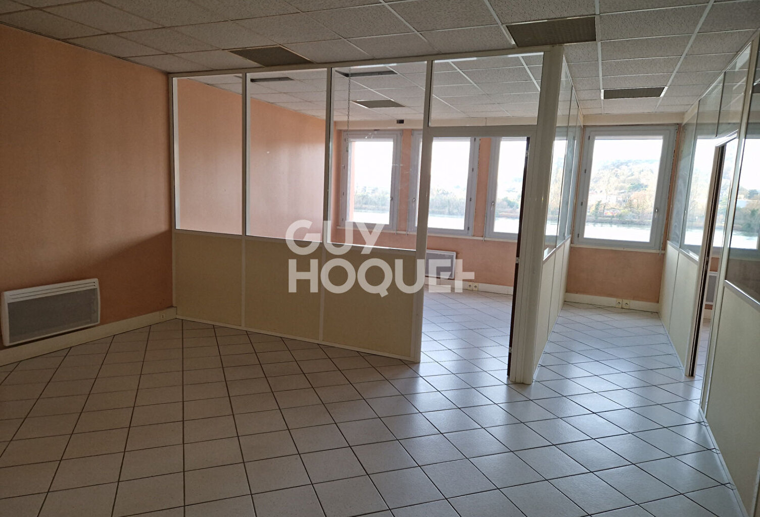 Local commercial Vienne 92.5 m2 — photo 1