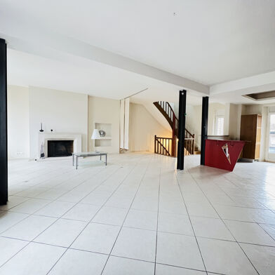 Maison 7 pièces 215 m²