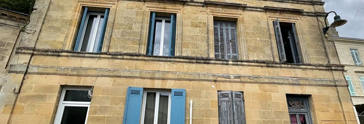 Maison 9 Pièces 180 m² à vendre à Bourg (33710)