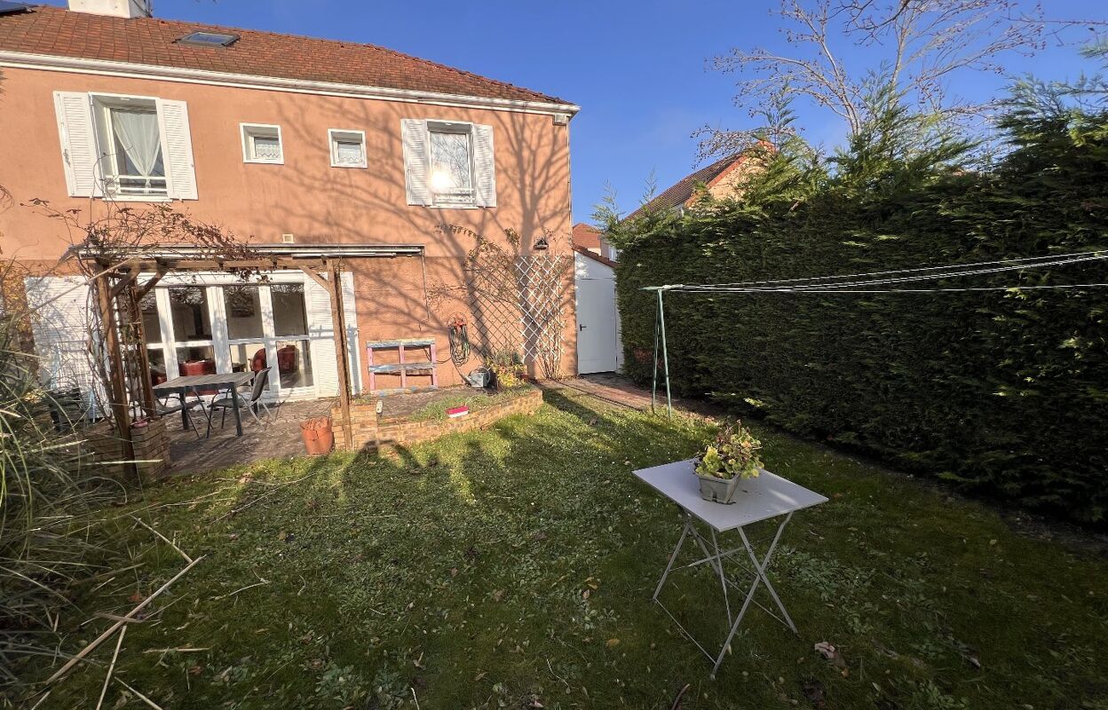 maison 6 pièces 93 m2 à vendre à Bruyères-le-Châtel (91680)