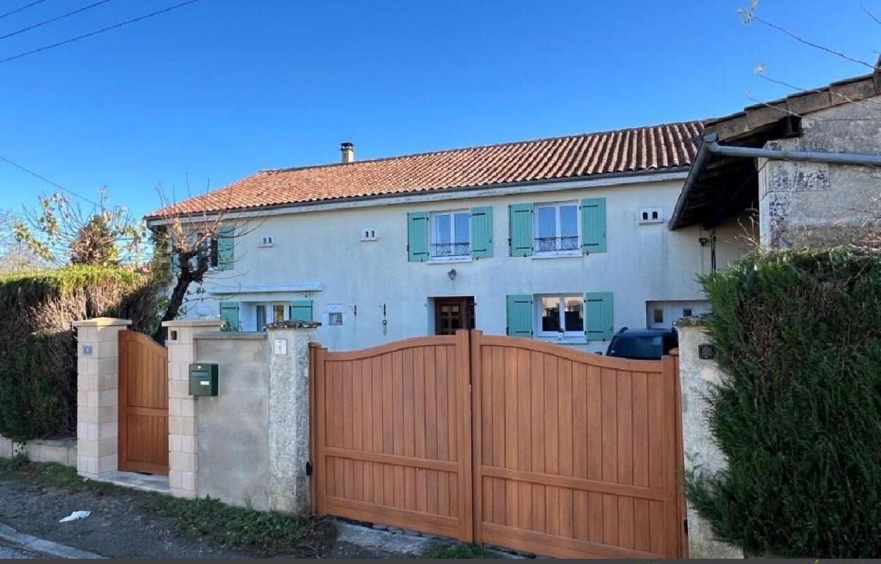 maison 9 pièces 270 m2 à vendre à Mansle (16230)