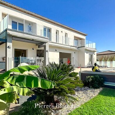 Maison 8 pièces 264 m²