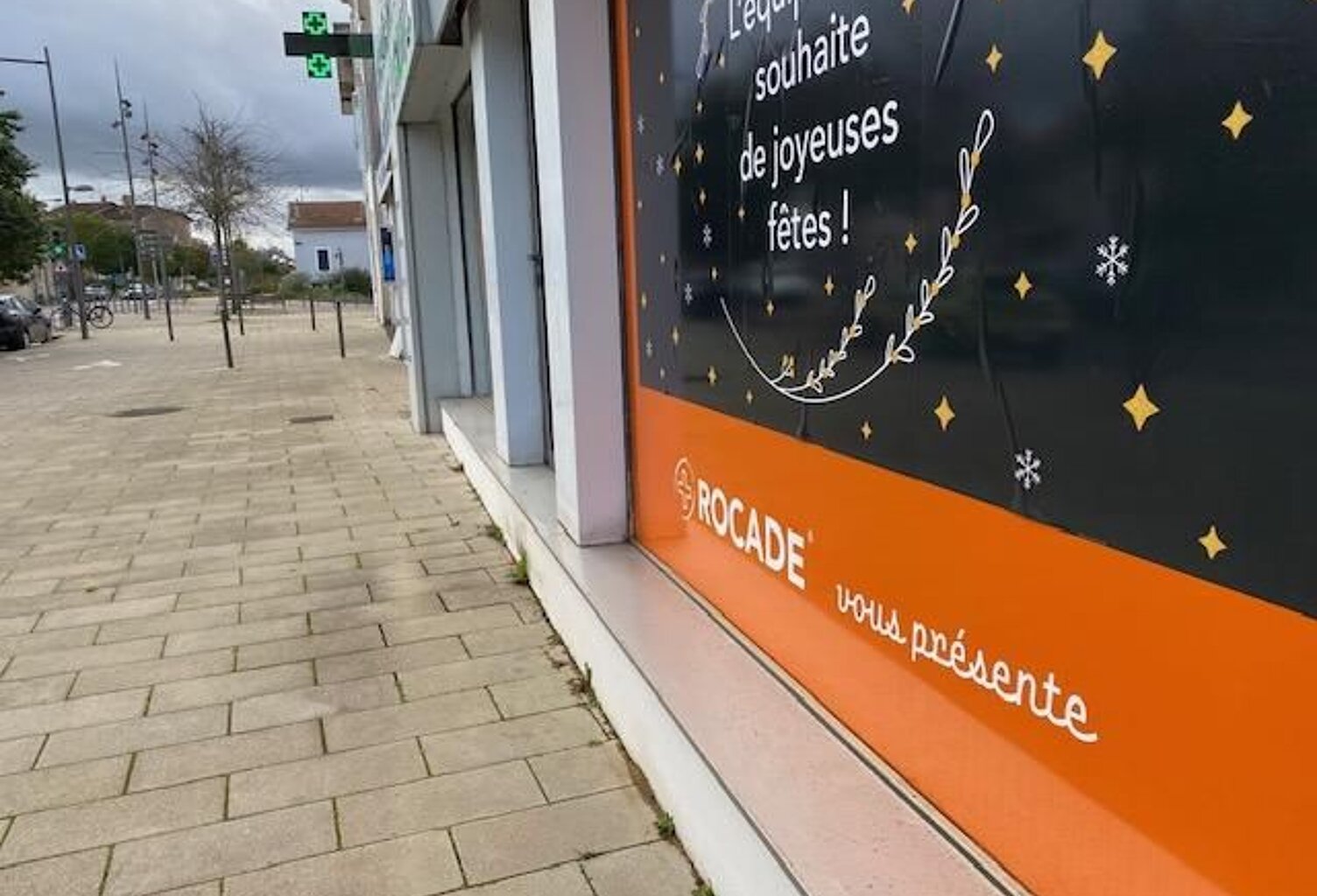 Bien Commercial 150m²  À Louer — photo 1