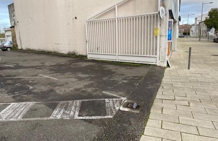 Bien Commercial 150m²  À Louer — photo 2