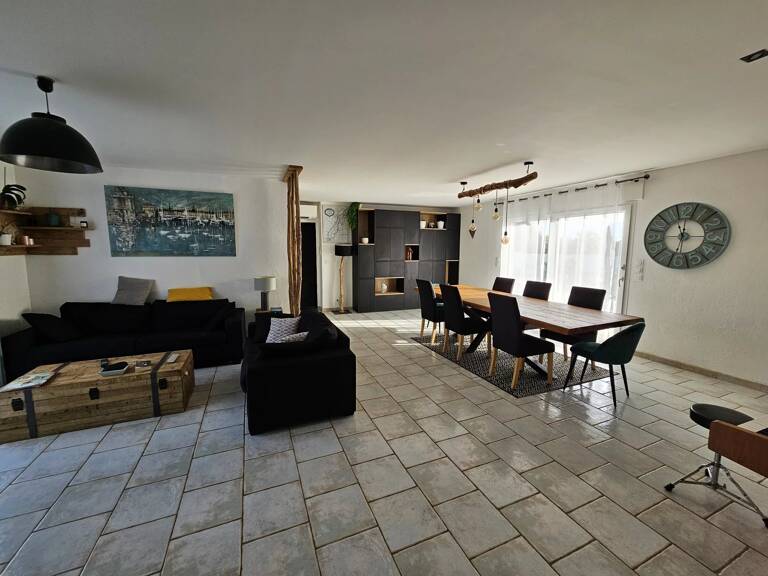 Plain pied de 165m² à deux cent mètres de La Jarrie — photo 1