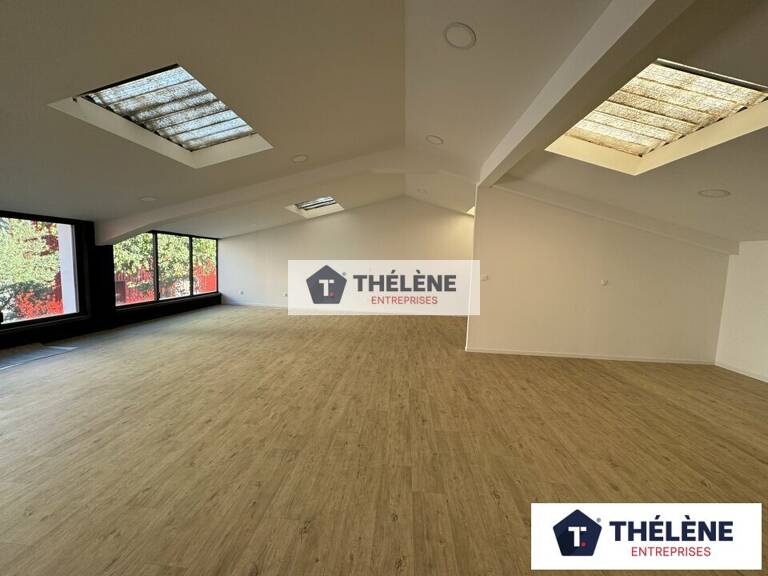 BUREAUX à LOUER — photo 1