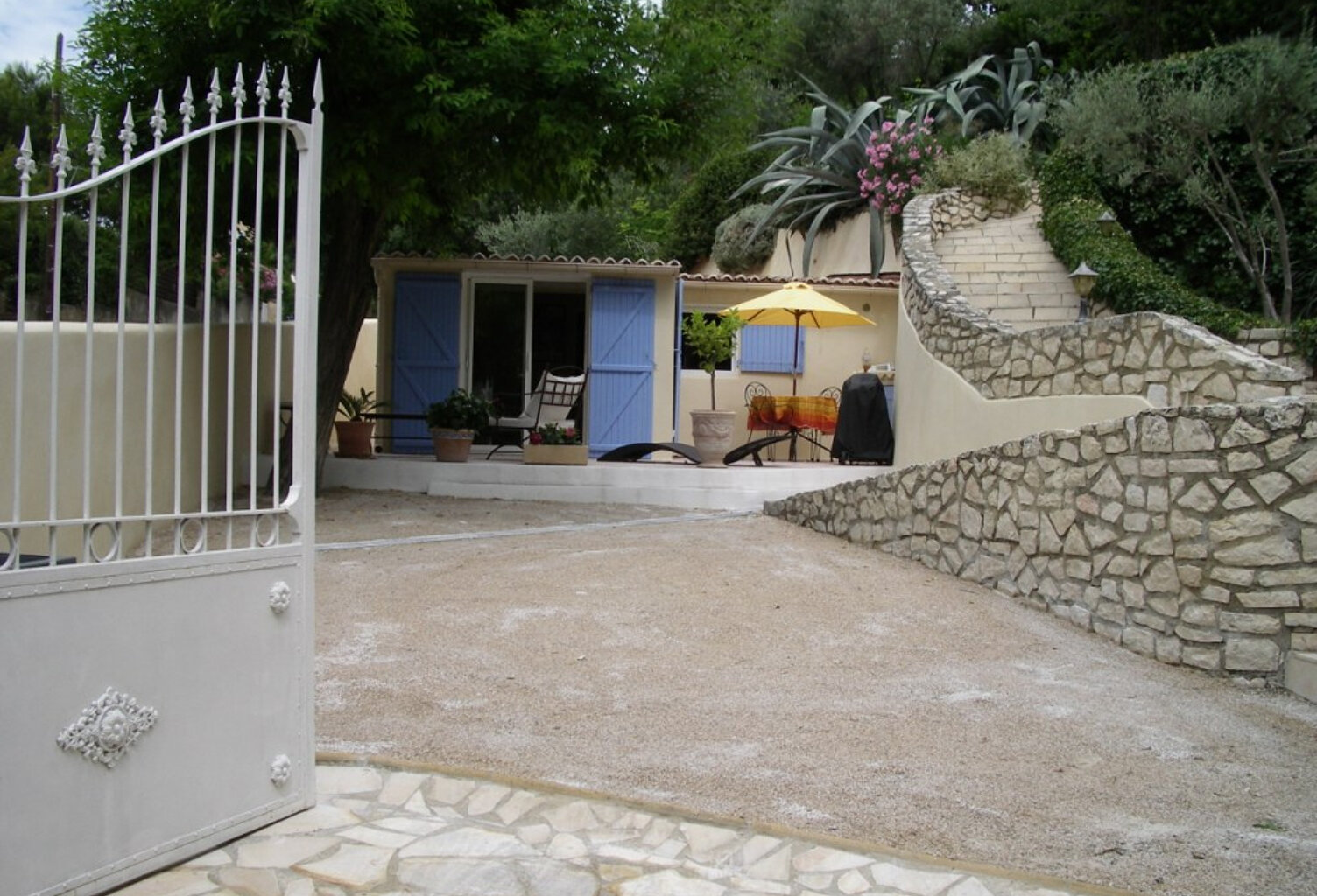 Jolie maison aux  ANGLES — photo 1