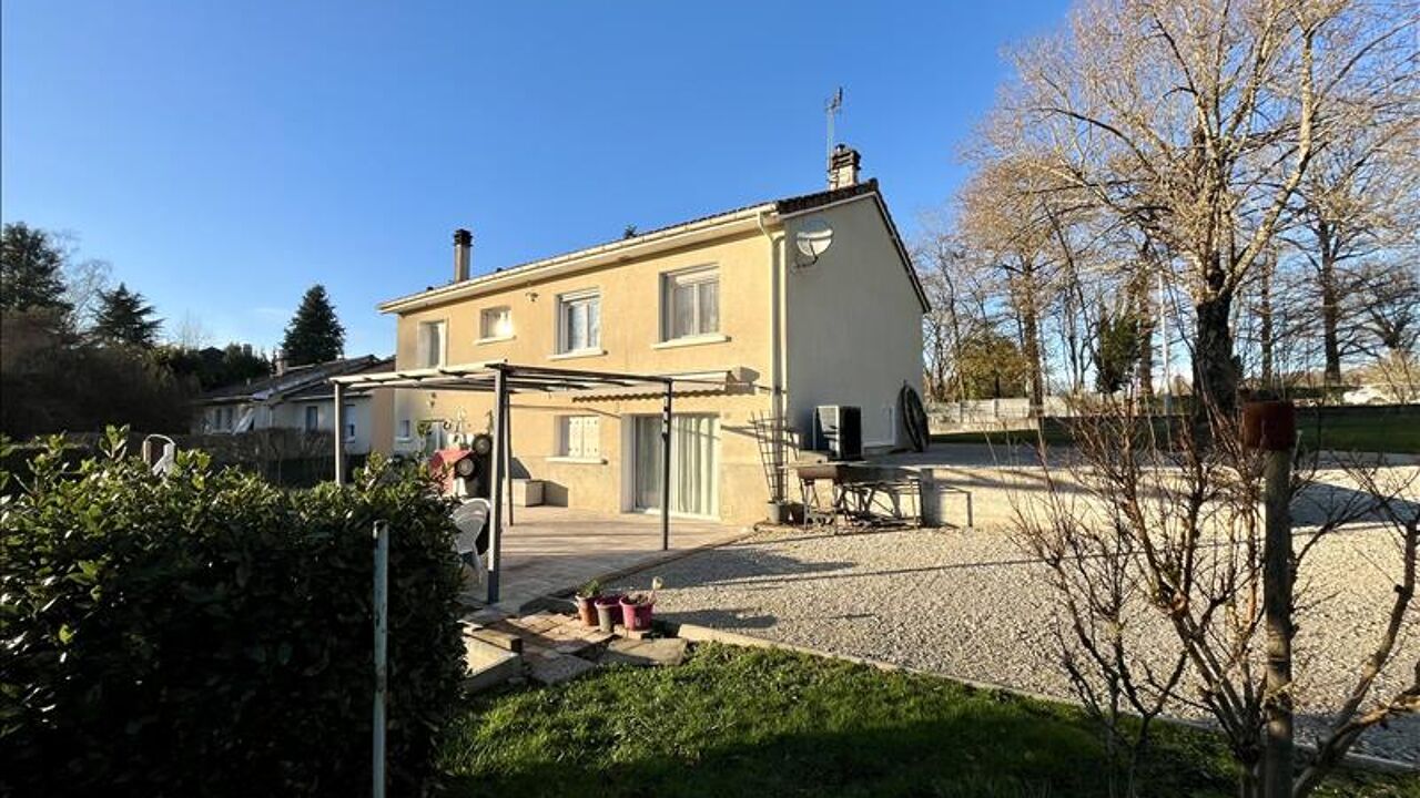 maison 6 pièces 177 m2 à vendre à Rochechouart (87600)