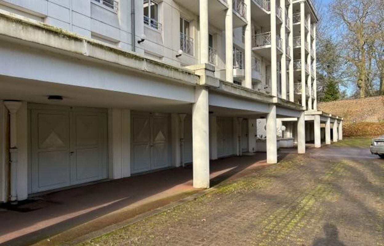 garage  pièces 12 m2 à louer à Lille (59000)